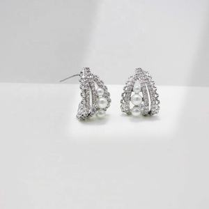 Pendientes de plata de ley 925 al por mayor, estilo occidental, bicolor, de moda para mujer, únicos, de verano, con trébol chapado en oro y perlas. - Product Image 3