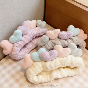 Fascia per Capelli Elastica in Morbido Pile Corallo con Design a Cuore per Bambine, Ideale per Lavare il Viso - Vendita all'Ingrosso - Product Image 6