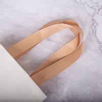 Sac d'emballage en papier pliable pour cadeaux, en matériaux recyclés, avec logo personnalisé estampé à chaud, pour écharpes, pulls, manteaux, vêtements