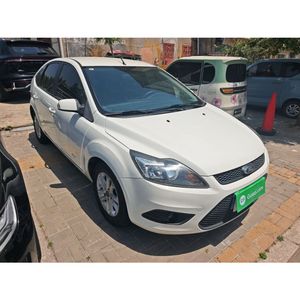 Guazi Ford Focus 2013 Berline d'occasion Essence Automatique Blanche Propre Prête à l'Expédition Stock Disponible - Product Image 3
