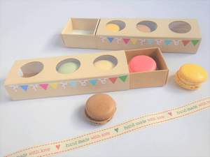 Boîte à macarons avec fenêtre transparente Emballage en papier rigide pour bonbons et chocolats dans une présentation cadeau élégante - Product Image 4