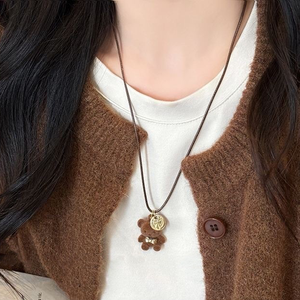 Collier chaîne en or de style vintage ; collier avec pierre précieuse en forme de cœur scintillante - Product Image 6