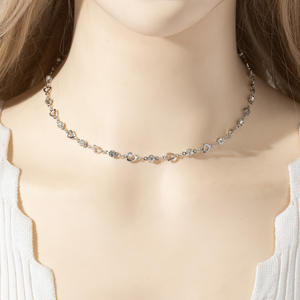 Collier à maillons français élégant transfrontalier avec longue perle et pompon Collier à chaîne creux en forme de boule Collier de spectacle plaqué or 24 carats pour femmes - Product Image 5