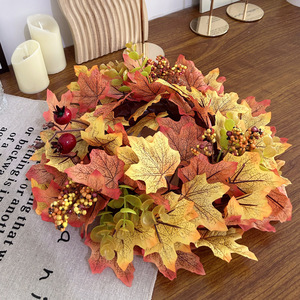 Guirnalda de hojas de arce simuladas de otoño, decoración de flores de seda redonda de 35 cm para exhibición en ventanas del hogar en Acción de Gracias - Product Image 3