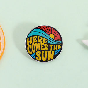 Hier Kommt die Sonne Emaille-Anstecknadel Sonnenschein Sonnenaufgang Sommer-Stimmung Brosche Reversnadel Modeschmuck Accessoire Geschenk für Freunde - Product Image 2