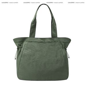 Nueva Bolsa de Almacenamiento Multifuncional Práctica y Resistente al Agua de 18L, Estilo Lulu, para Uso Casual, Yoga y Actividades al Aire Libre - Product Image 3