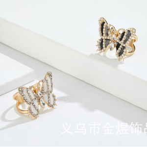 Accesorio para bufanda con hebilla de mariposa, chapado en aleación y diamantes de imitación, para prendas de vestir, en blanco y negro, verano 2023 - Product Image 1