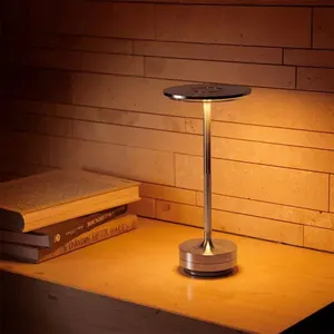 Lampe de table tactile à chargement pratique, lampe de table d'ambiance de luxe pour chevet de restaurant bar