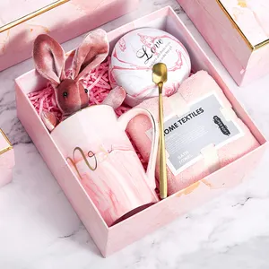 Mesdames Beautiful Unique Best Sell New Gift Set 2023 Innovation Lovely Ceramic Cup Towel Gift Set cadeaux de mariage pour les invités