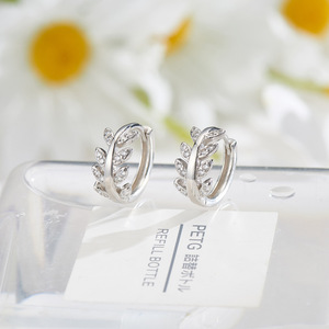 2022 nuovo stile coreano alla moda 925 in argento Sterling Leaf <span class=keywords><strong>orecchini</strong></span> <span class=keywords><strong>orecchini</strong></span> a forma di diamante con zircone <span class=keywords><strong>orecchini</strong></span> a cerchio per donne e <span class=keywords><strong>bambini</strong></span> - Product Image 6