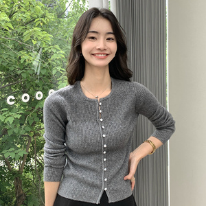 Vente chaude <span class=keywords><strong>Pull</strong></span> en cachemire pur cachemire à col rond pour femmes <span class=keywords><strong>avec</strong></span> boutons de <span class=keywords><strong>perles</strong></span> - Product Image 4