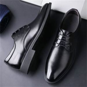 Zapatos Formales de Cuero para Hombre, Estilo Británico, Suela Suave, con Diseño de Aumento de Altura Incorporado, Estilo Casual, Pueden Usarse como Zapatos Formales - Product Image 1