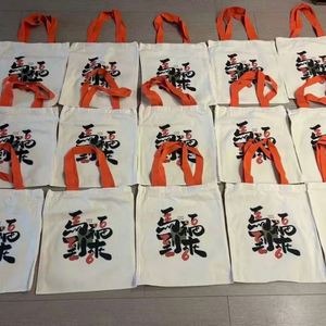 Sac fourre-tout en toile personnalisé avec logo, réutilisable, en coton, écologique, léger, pour le shopping et les activités de plein air - Product Image 5