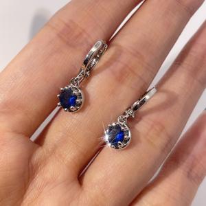 ต่างหูจี้ทองเหลืองชุบทองคำขาว ดีไซน์คลาสสิก สง่างาม สำหรับผู้หญิง ประดับด้วยเพทายทรงกลมเจียระไนแบบบริลเลียนท์ สีฟ้า จากเทียนหยู เจ็มส์ - Product Image 4