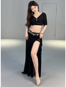 بدلة تدريب رقص شرقي نسائية من قطعتين من يفوشا 2025، مصنوعة من البوليستر 100%، بتصميم مثير وياقة على شكل حرف V كبيرة، متوفرة في المخزون - Product Image 4