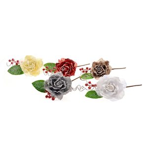 Rose recouverte de neige avec des baies assorties - Product Image 1