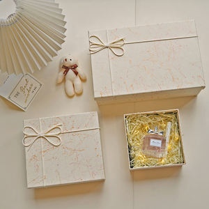 Caja de Regalo Vacía de Cartón Corrugado Elegante de Alta Gama para Novio/Novia, Velas Navideñas, Marcos de Fotos, Laminación Brillante, Estampado - Product Image 1