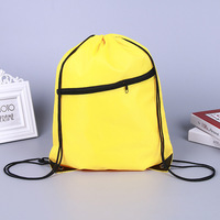 Sac à dos léger en polyester avec cordon de serrage et poche avant zippée, personnalisable avec logo, idéal pour le sport, la gym, les événements et les voyages