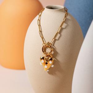 Bracelet en acier inoxydable plaqué or 18 carats en forme de cœur avec perle, style européen et américain, bijoux pour femmes, ne se décolore pas - Product Image 3