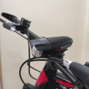 Portable sécurité <span class=keywords><strong>vélo</strong></span> lumière LED ensemble clignotant avant arrière lampe batterie alimentation qualité plastique <span class=keywords><strong>vélo</strong></span> voyage accessoires - Product Image 5