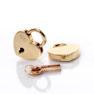 Candado de amor dorado de nueva marca, arte popular de cristal, AJF, decoración de boda, regalo, promoción de San Valentín dorado, 39x30x7,3mm - Product Image 1