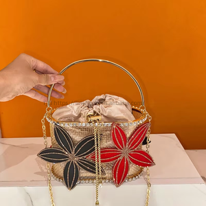 Bolso de mano y bandolera de PVC para industria pesada, con diseño de cesta de jaula de pájaros, cadena de flores huecas y cubo de agua de cristal, con cierre de hebilla, Tanjing - Product Image 4