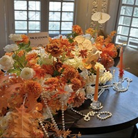 Centres de table de mariage artificiels haut de gamme ODIS avec arrangements floraux orange et blancs pour une mise en scène d'événements de luxe