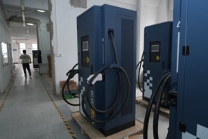 สถานีชาร์จเร็วแบบ DC 240kW CCS2 GBT 500A พร้อมระบบระบายความร้อน สำหรับการชาร์จสาธารณะ - Product Image 2
