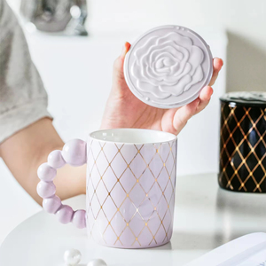 Mug en céramique Nordic Camellia avec poignée perlée, couvercle et cuillère, capacité 400 ml, compatible lave-vaisselle et micro-ondes, couleur personnalisée, motif dessin animé - Product Image 4