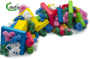 لوازم حيوانات أليفة لعبة الببغاء المضغوط الخشبي لعبة للببغاء من القطن والخشب لون صديق للبيئة لعبة طائر الببغاء المضغوط - Product Image 5