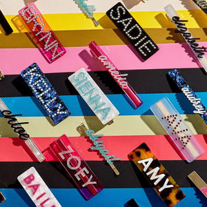 Top vente lettre épingle à cheveux coloré acide acétique acrylique pinces à cheveux épingle personnalisée pour petite amie accessoires de cheveux - Product Image 1