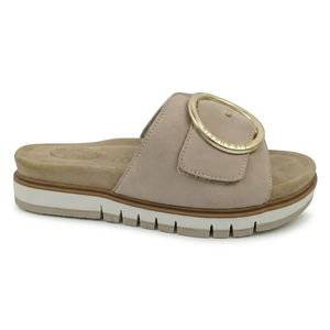 Sandalias de Plataforma Beige de Gamuza con Punta Abierta, Acolchadas, Planas, para Verano, con Decoración de Hebilla Dorada - Product Image 1