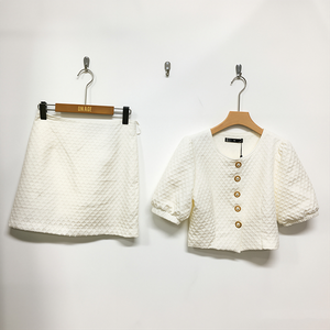 Completo Estivo Elegante in Stile Vintage <span class=keywords><strong>Chic</strong></span>: Top Corto con Maniche a Sbuffo e Bottoni Dorati e Minigonna, Outfit Estivo <span class=keywords><strong>Chic</strong></span> per Signora - Product Image 5