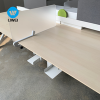 Postazione di Lavoro per Ufficio Moderna in Legno LIWEI, Scrivania per 4-6 Persone con Gestione Cavi, Partizione Arancione Modulare