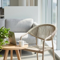 Chaise de salle à manger moderne en rotin PE avec structure métallique, confortable et empilable, pour jardin et salon (C711)