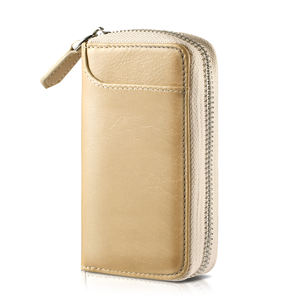 Funda de cuero genuino <span class=keywords><strong>para</strong></span> llaves de coche, protector de llave inteligente, soporte <span class=keywords><strong>para</strong></span> entrada sin llave con gancho metálico y bolsa con cremallera - Beige - Product Image 1