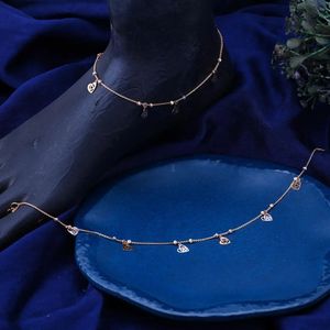 Chevillères en forme de cœur, élégantes, avec breloque cœur, chaîne de cheville, bijoux de mode, accessoire de pied de créateur, collection de chevillères tendance et stylées - Product Image 1