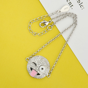 Braccialetto con Faccina Sorridente per Donne, Regolabile, Design Carino e Cartoonesco, Gioiello Elegante per Uso Quotidiano - Product Image 3