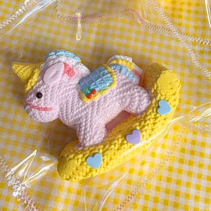 Série de pendentifs de sac Cheval à Bascule Licorne Bestseller Xiaohongshu, Jouet anti-stress en argile crémeuse compressible et silicone, 14 ans - Product Image 3