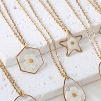 Collier artisanal en acier inoxydable avec résine UV, graines de moutarde et fleur de narcisse, chaîne en bambou style bohème-artiste, bijoux inspirés de la foi pour femme