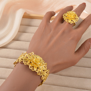 ชุดกำไลข้อมือและแหวนทองชุบ 18k สไตล์โมร็อกโก ดูไบ ประดับอัญมณีหลากสีสัน ลวดลายฉลุแบบโบราณ สำหรับผู้หญิง ขายส่ง - Product Image 2