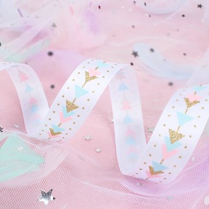 Ruban en satin imprimé avec motif couronne, cygne et flèche, estampé or, écologique, longueur 120 cm, simple face, idéal pour la décoration de cadeaux d'anniversaire pour filles - Product Image 6