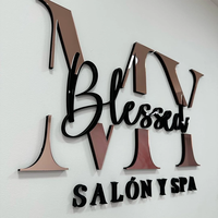 Lettres personnalisées en métal doré rose avec logo Logo Réception Enseignes commerciales pour salon spa