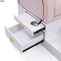 Eleganter Pediküre-Stuhl mit Goldenem Rahmen, Hoher Rückenlehne und Komfortabler Delfin-Form sowie Sprudelbad