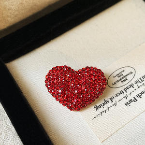 Nuevas Tendencias al por Mayor, Broches Brillantes con Diamantes Completos en Forma de Corazón Rojo para Mujeres, para Bodas y Fiestas - Product Image 4
