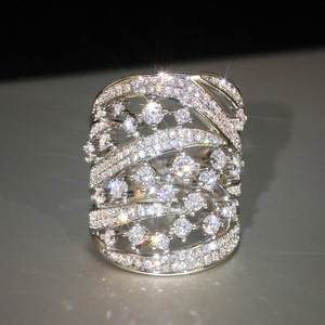 Anello con Linee Geometriche per Donne, Design Semplice per Uso Quotidiano - Product Image 6