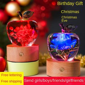 โคมไฟรูปถ้วยรางวัลแอปเปิ้ลหลากสีสัน ประดับด้วยดอกไม้แห้งและเรซิ่น พร้อมฐานไม้ ขนาด 15x8 ซม. เหมาะสำหรับเป็นของขวัญวันเกิดเพื่อนและวันวาเลนไทน์ - Product Image 3