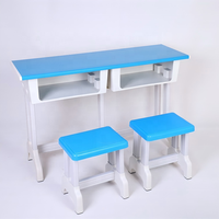 Ensemble table et chaise d'écolier en plastique pour salle de classe, idéal pour les écoles et les instituts de formation après l'école