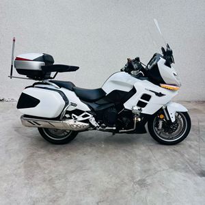 เบเนลลี 1200GT, เครื่องยนต์สามสูบ 1200 ซีซี ระบายความร้อนด้วยน้ำ, ผลิตในปี <span class=keywords><strong>2023</strong></span>, มาพร้อมหน้าปัดแสดงผลแบบสมาร์ท LCD เต็มรูปแบบ - Product Image 1
