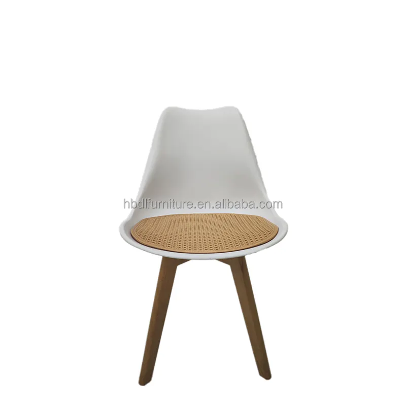 DL家具屋外プラスチック木製チェアPP籐無垢材チェアディナー用のシンプルな屋外木製チェア